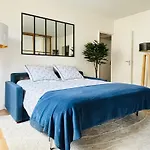 King Size Beds - 2 Bathrooms - 2 Free Parking