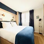 King Size Beds - 2 Bathrooms - 2 Free Parking