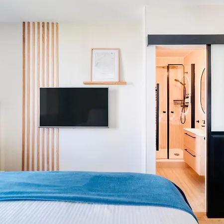 King Size Beds - 2 Bathrooms - 2 Free Parking Appartamento Parigi