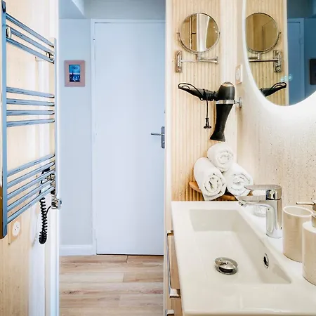 King Size Beds - 2 Bathrooms - 2 Free Parking Appartamento *
