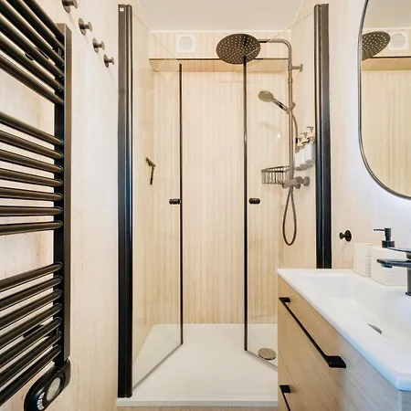 King Size Beds - 2 Bathrooms - 2 Free Parking Parigi