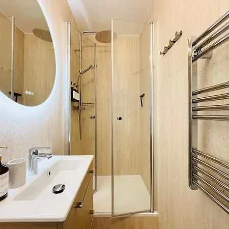 King Size Beds - 2 Bathrooms - 2 Free Parking Parigi