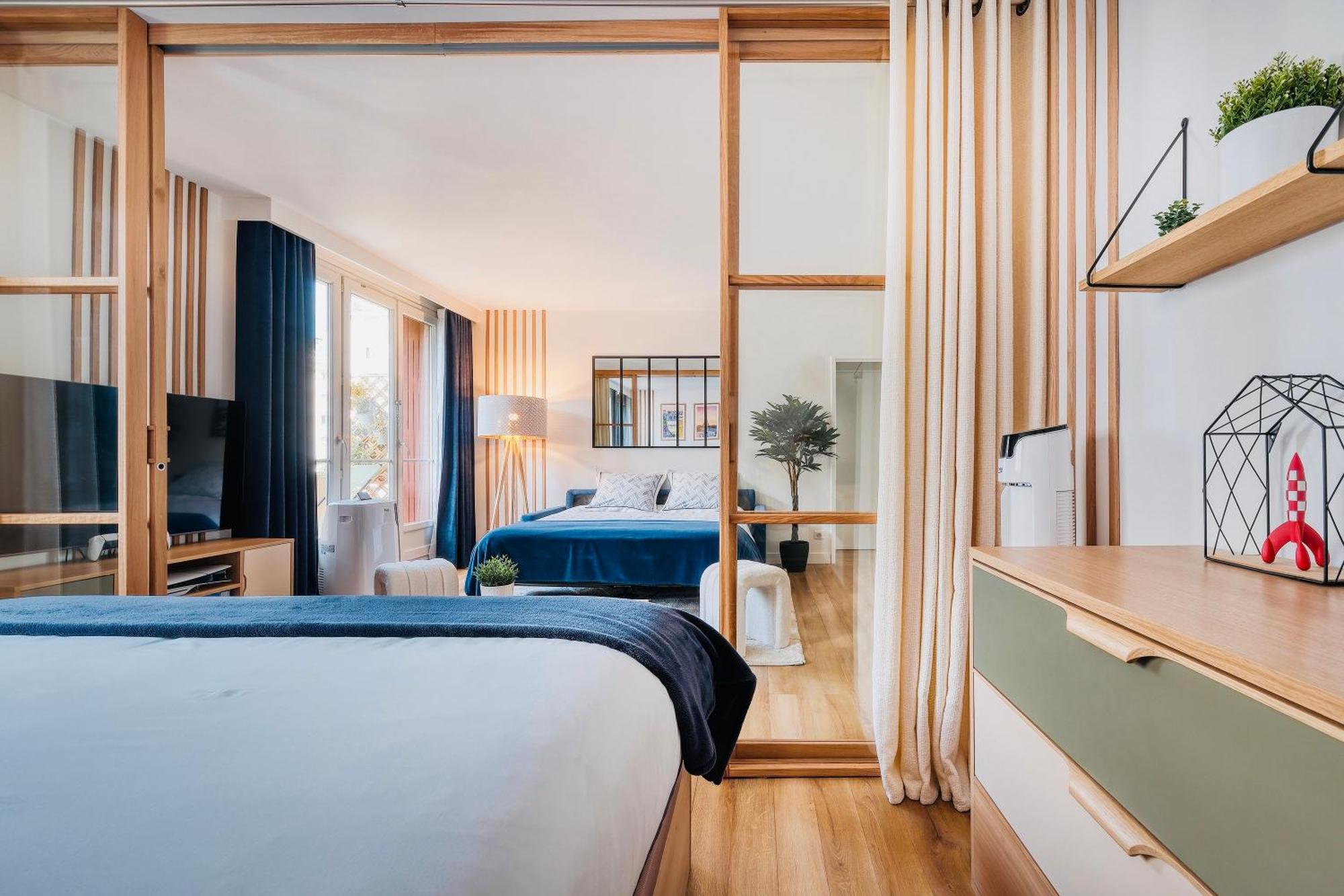 King Size Beds - 2 Bathrooms - 2 Free Parking *